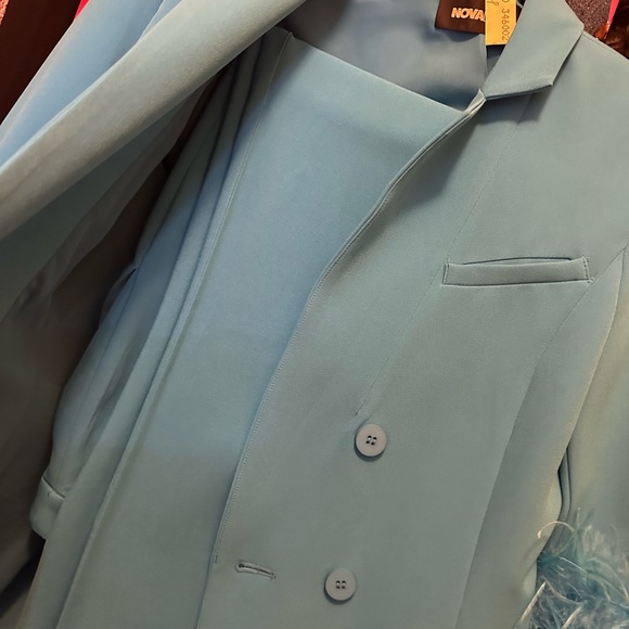 Suit - Picture 3 of 3